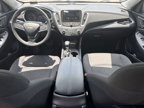 Used 2025 Chevrolet Malibu LT FWD image 4