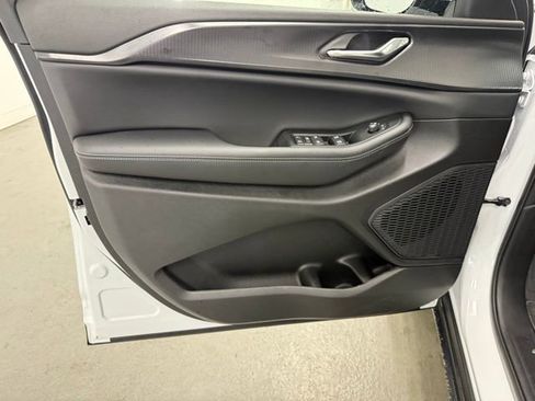 New 2025 Jeep Grand Cherokee L Laredo image 14