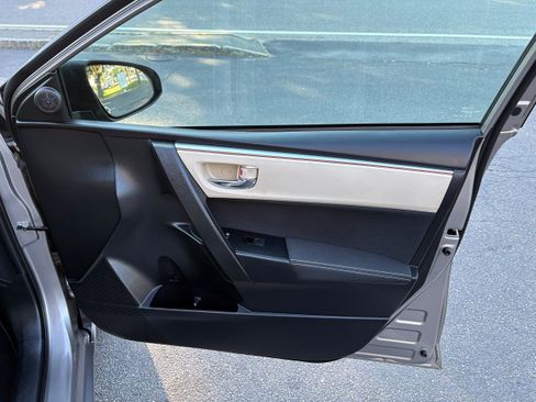 Used 2014 Toyota Corolla LE FWD image 22