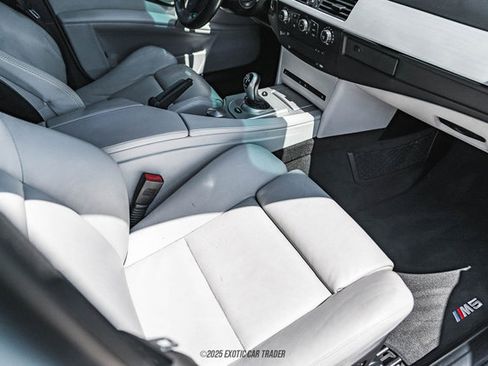 Used 2006 BMW M5 image 52