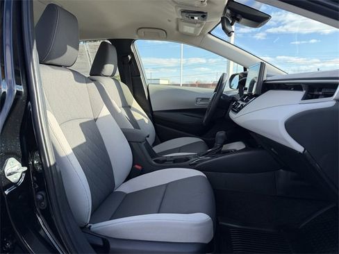 Used 2025 Toyota Corolla LE image 18