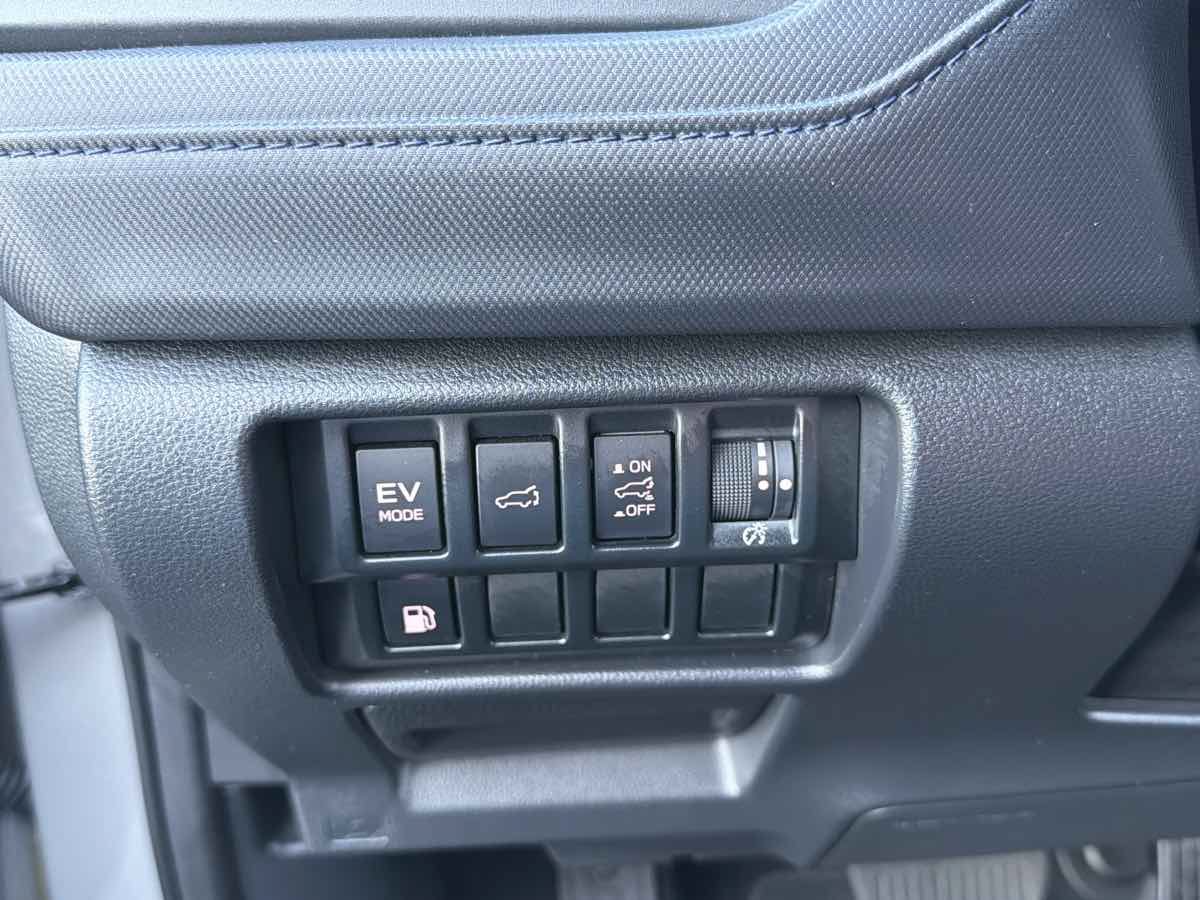 Used 2025 Subaru Forester Limited AWD/4WD image 32