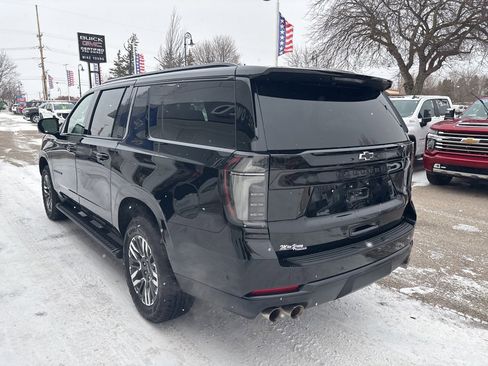 Used 2025 Chevrolet Suburban Z71 w/ Comfort Package image 7