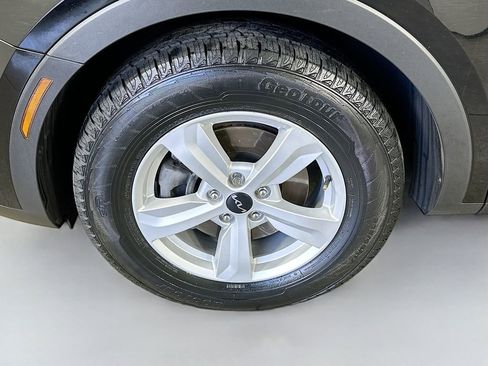 Certified 2024 Kia Sorento LX FWD image 12