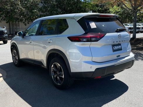 Used 2025 Nissan Rogue SV FWD image 5