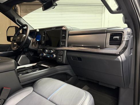 Used 2025 Ford F250 Platinum image 35