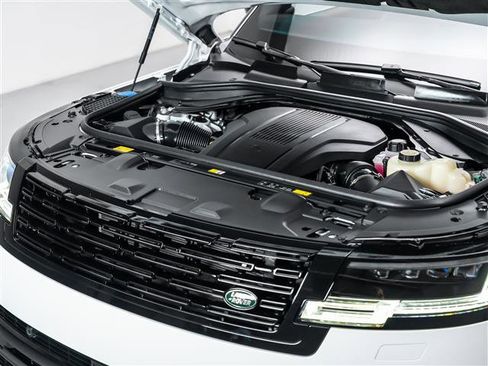 Used 2025 Land Rover Range Rover SE image 10