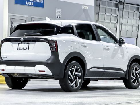 Used 2025 Nissan Kicks SV FWD image 9