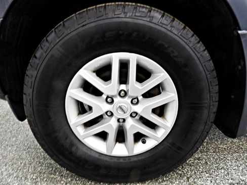 Used 2017 Nissan Frontier SV image 16