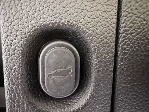 Used 2015 Cadillac Escalade ESV Luxury AWD/4WD image 24