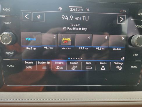 Used 2025 Volkswagen Taos SE FWD image 26