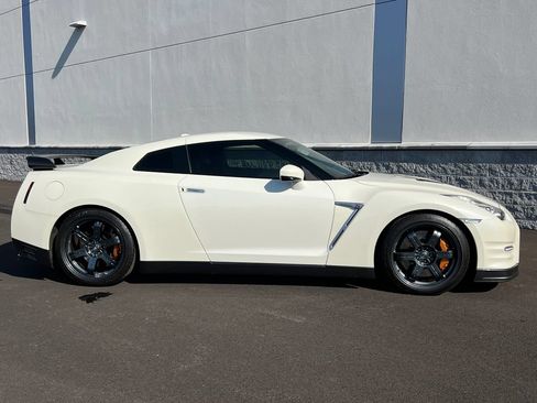 Used 2015 Nissan GT-R Black Edition AWD/4WD image 8