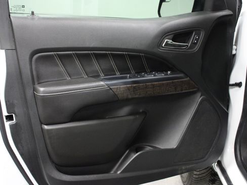 Used 2022 GMC Canyon Denali image 11