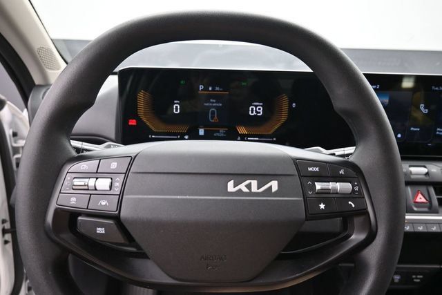 Used 2025 Kia K4 FWD image 20