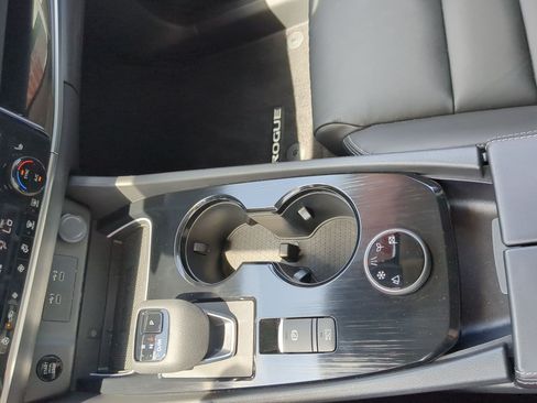 Used 2025 Nissan Rogue SL AWD/4WD image 19