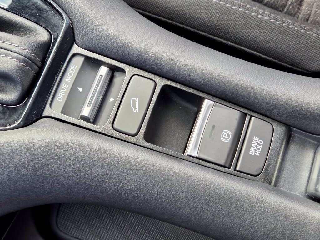 Certified 2025 Honda HR-V LX image 28