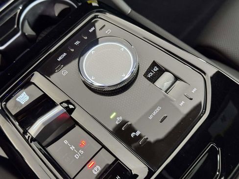 Used 2025 BMW 530i xDrive w/ Premium Package image 28