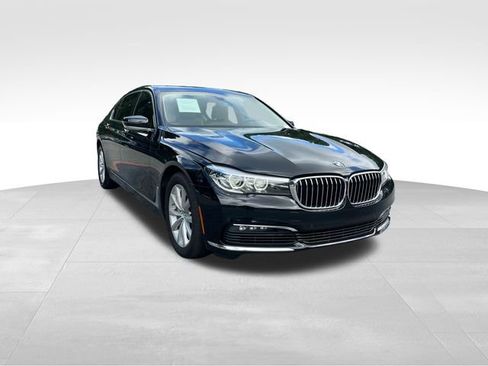 Used 2018 BMW 740i image 7