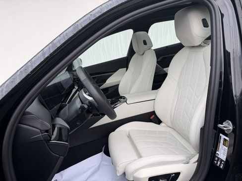 Used 2026 BMW 530i xDrive w/ Executive Package image 10