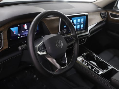 Used 2025 Volkswagen Atlas SE AWD/4WD image 24