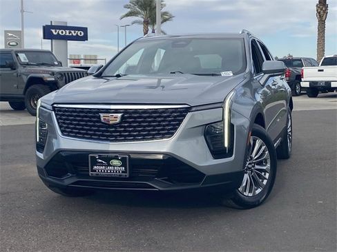 Used 2024 Cadillac XT4 Premium Luxury image 3