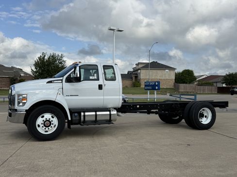 New 2026 Ford F650 2WD SuperCab Super Duty image 4