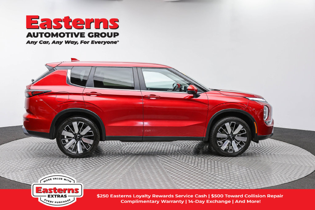 Used 2025 Mitsubishi Outlander SE AWD/4WD image 5