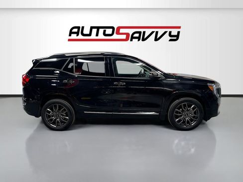 Used 2024 GMC Terrain Denali w/ Black Diamond Edition image 8