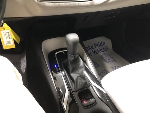 Used 2021 Toyota Corolla LE w/ Carpet Mat Package (TMS) image 24