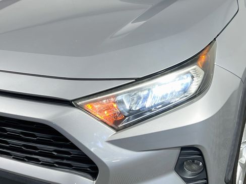 Used 2019 Toyota RAV4 XLE w/ Convenience Package FWD image 12