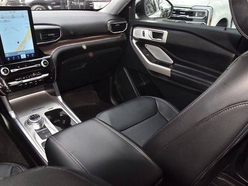 Certified 2023 Ford Explorer Limited w/ Limited Technology Package image 18