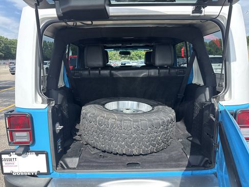 Used 2017 Jeep Wrangler Unlimited Sahara w/ Quick Order Package 24E Chief AWD/4WD image 8