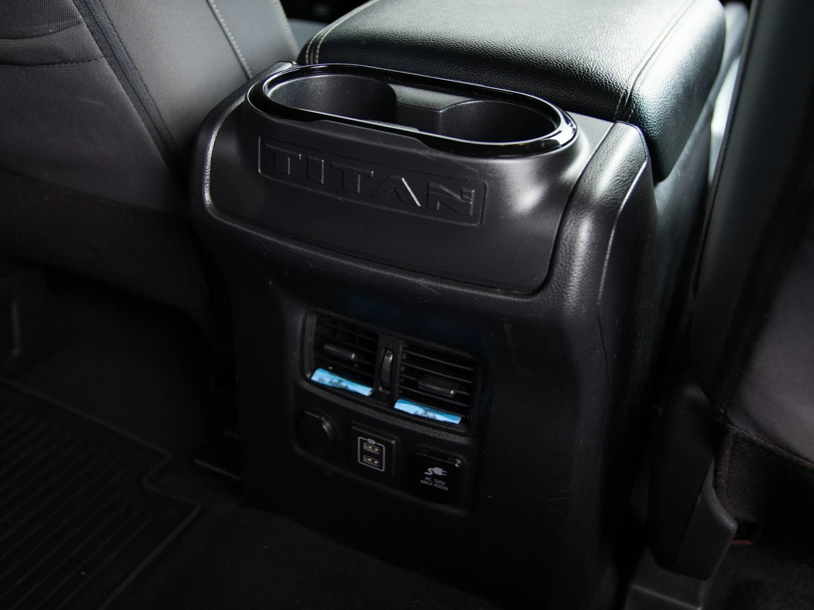 Used 2021 Nissan Titan SV w/ SV Convenience Package RWD image 24
