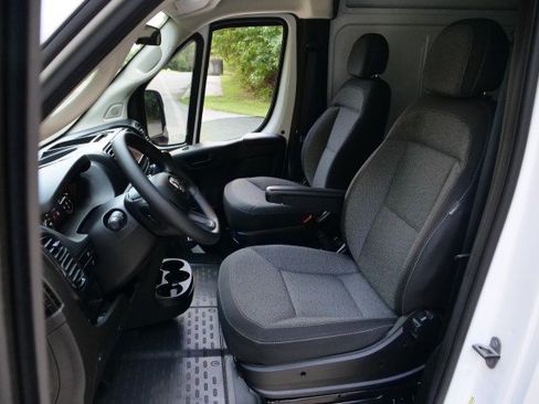 Used 2024 RAM ProMaster 2500 FWD image 3