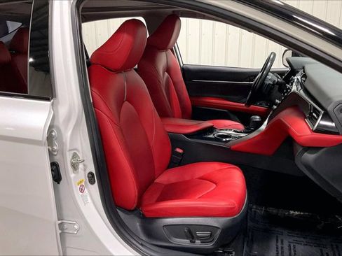 Used 2019 Toyota Camry XSE image 7