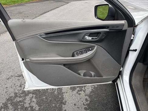Used 2017 Chevrolet Impala LT FWD image 23