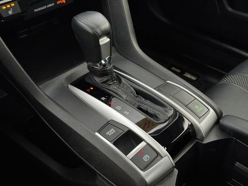 Used 2019 Honda Civic Touring image 27