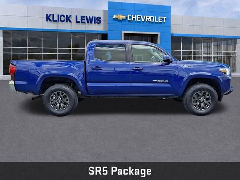 Used 2022 Toyota Tacoma SR5 AWD/4WD image 9