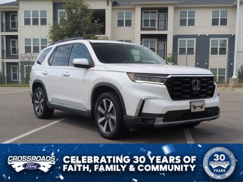 Used 2024 Honda Pilot Touring image 1
