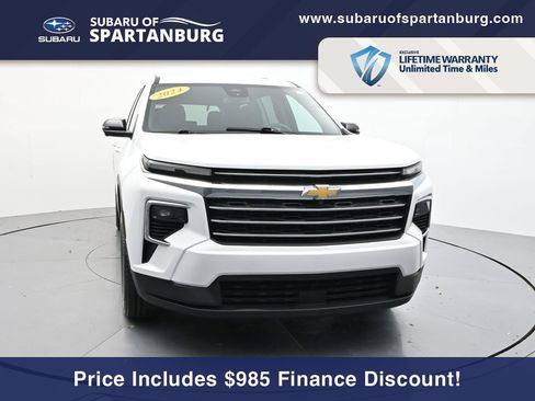 Used 2024 Chevrolet Traverse LT image 2