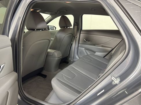 Used 2023 Hyundai Elantra SEL w/ Preferred Accessory Package image 17