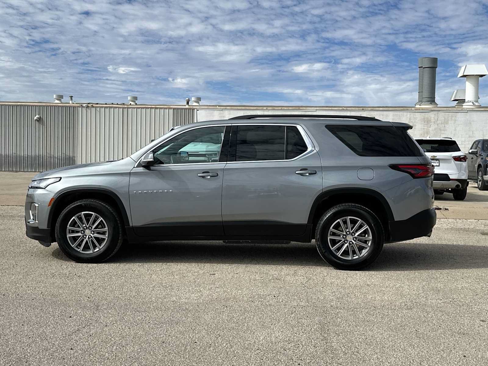 Used 2023 Chevrolet Traverse LT FWD image 11