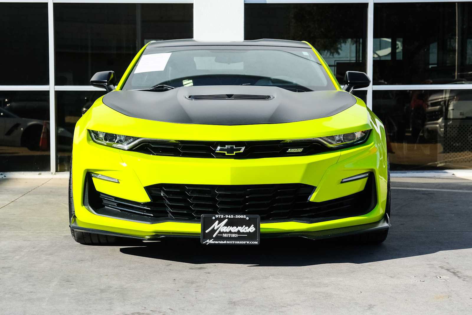 Used 2020 Chevrolet Camaro RWD image 2