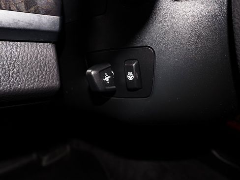 Used 2011 BMW 750Li xDrive image 28