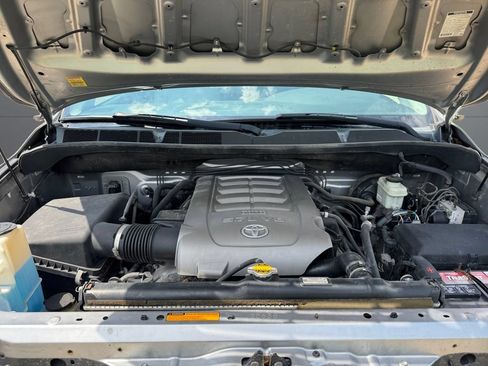Used 2010 Toyota Tundra Limited AWD/4WD image 20