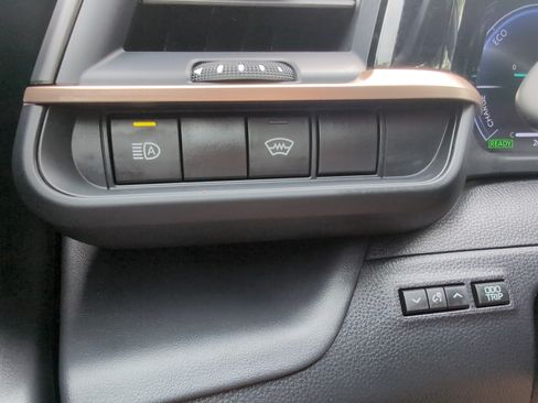 Certified 2023 Toyota Crown AWD/4WD image 37
