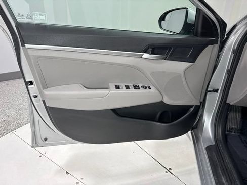 Used 2020 Hyundai Elantra SE FWD image 8