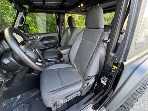 Used 2025 Jeep Wrangler Sport AWD/4WD image 25