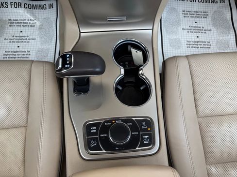 Used 2014 Jeep Grand Cherokee Overland w/ Advanced Technology Group image 26