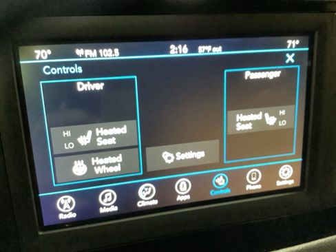 Used 2019 Chrysler Pacifica Touring-L image 36